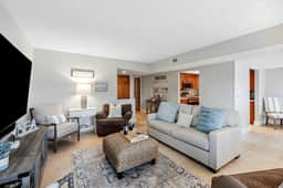 1732 Bluff Villa