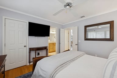 Upstairs Queen Suite